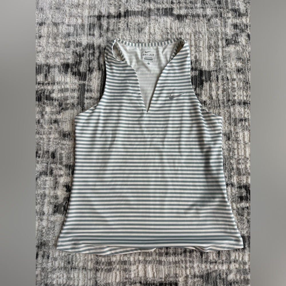Nike Women's Tennis Shirt. Size Large.